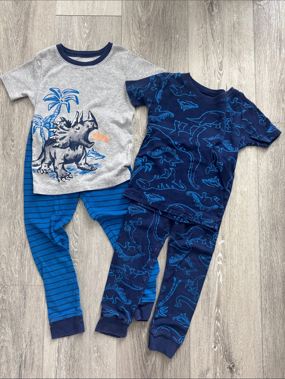 EUC Carter’s Boys Blue Dinosaur Pajama Set—2 Short Sleeve Shirts & Pants Size 5T